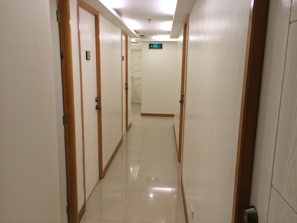 Stone House Hotel Pasay Exterior foto