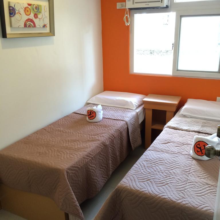 Stone House Hotel Pasay Zimmer foto